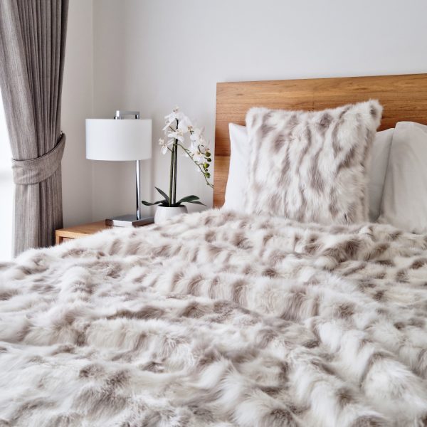 White Lynx Faux Fur Cushion - Image 2